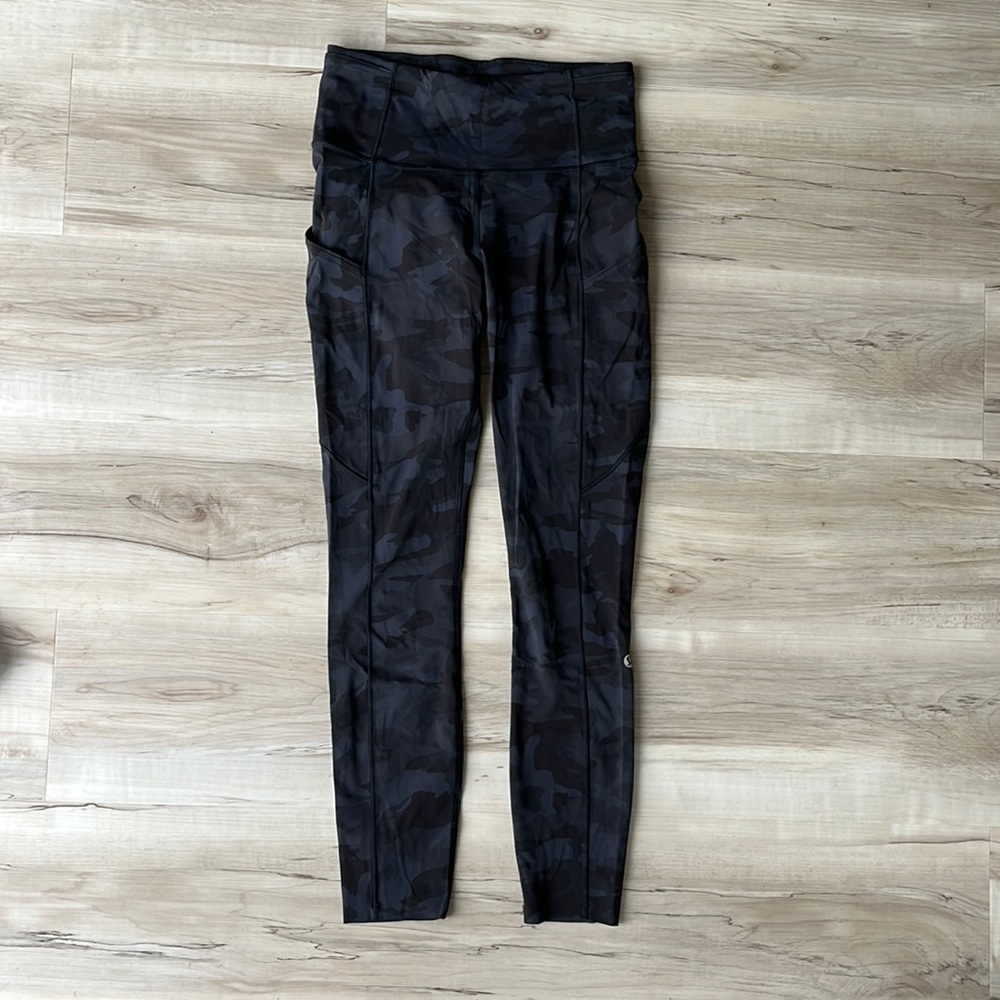 Lululemon leggings camo with pockets
